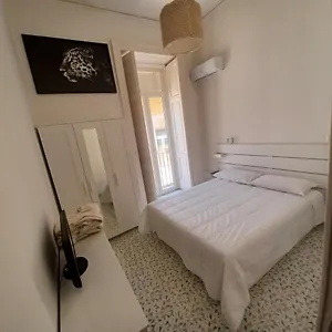 A Casa Di Nonna Ida, Nel Cuore Pulsante Di Naples